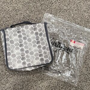 Thirty-One Hanging Traveler Case